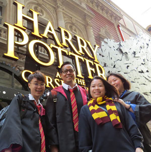 Harry Potter - Asian Potters in Costume